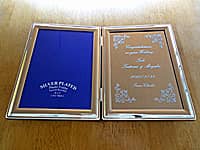 結婚祝い用のブックタイプの写真立て(Congratulations on your wedding ○○&○○ 2020.3.28 From○○を彫刻)