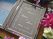 �uThe wedding anniversary�A�����܂ƒU�ߗl�̖��O�A���t�v�𒤍������A�����܂ւ̌����L�O���̃v���[���g�p�̃t�H�g�X�^���h