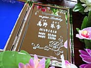 「Congratulations、赤ちゃんの名前、生年月日、身長と体重」を彫刻した、出産祝い用のフォトフレーム