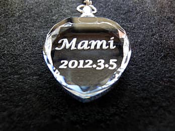 �L�[�z���_�[�̃K���X���ɒ��������u���O�Ɠ��t�v�̃N���[�Y�A�b�v�摜