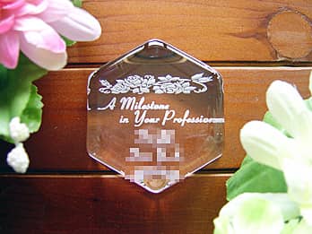 ���j�����b�Z�[�W�𒤍������A���w�L�O�i�p�̃K���X���y�[�p�[�E�F�C�g