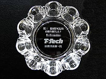 ��Ђ̃��S�}�[�N���ʂɒ��������A��N�ސE�j���p�̃K���X���D�M