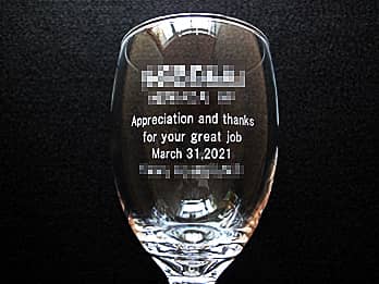 �uAppreciation and thanks for your great job�v�𑤖ʂɒ��������A��N�ސE�̋L�O�i�p�̃O���X
