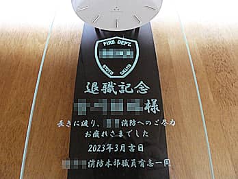 ���h���̃}�[�N��O�ʃK���X�ɒ��������A���h�m�̒�N�ސE�j���p�̕Ǌ|�����v