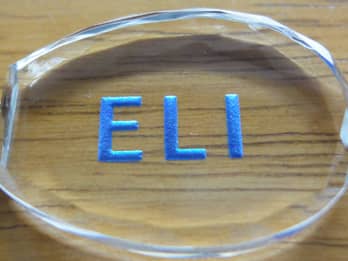 �K���X���ɒ����������O���A�u���[�ɒ��F�����X�g���b�v�̉摜