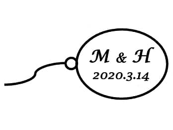 �u�J�b�v���̃C�j�V�����A�z���C�g�f�[�̓��t�v�����C�A�E�g�����A�z���C�g�f�[�̃v���[���g�p�̃X�g���b�v�ɒ�������}��