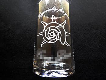 ���L�̃C���X�g�𑤖ʂɒ��������~���`�̃t�����[�x�[�X