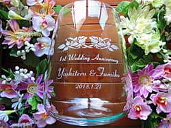 �u1st wedding anniversary�A�U�ߗl�Ɖ����܂̖��O�v�𑤖ʂɒ��������A�����܂ւ̌����L�O���̃v���[���g�p�̃t�����[�x�[�X