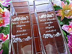 �uWith thanks�A�V�Y�V�w�̖��O�A�������̓��t�v�𑤖ʂɒ��������A���e�ւ̑��蕨�p�̃t�����[�x�[�X