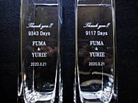 ���e����i�p�̉ԕr�iThank you �Zdays�A�V�Y�ƐV�w�̖��O�A���t�𑤖ʂɒ����j