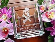 ���X�̃}�[�N�ƊJ�Ɠ��𑤖ʂɒ��������A���N�j���̑��蕨�p�̃t�����[�x�[�X