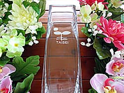 ��Ђ̃��S�}�[�N�𑤖ʂɒ��������A�n���L�O�i�p�̃t�����[�x�[�X