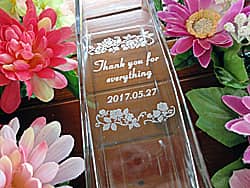 �uThank you for everything�A���ꂳ��̖��O�v�𑤖ʂɒ��������A��̓��̃v���[���g�p�̃K���X�ԕr