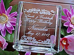 �uSmile and gratitude�AHappy birthday�A���O�v�𒤍������A�����܂ւ̒a�����v���[���g�̃t�����[�x�[�X