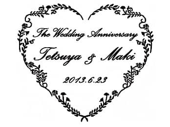 �uThe wedding anniversary�A�U�ߗl�Ɖ����܂̖��O�A�����L�O���̓��t�v�����C�A�E�g���������L�O���j���p�̖�����ԕr�ɒ�������}��