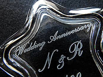 �����L�O���̃v���[���g�p�̃K���X����������ɒ��������uWedding Anniversary�v�̃N���[�Y�A�b�v�摜