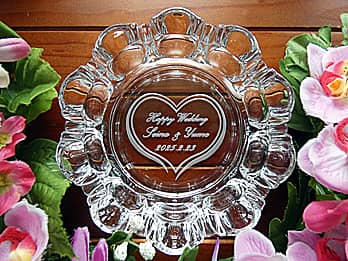 �uHappy Wedding�A�V�Y�ƐV�w�̖��O�A�������̓��t�v���ʂɒ��������A�����j���p�̃K���X���D�M