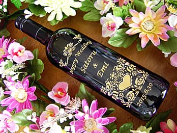 �uHappy Wedding�A�V�Y�ƐV�w�̖��O�A�������̓��t�v���{�g�����ʂɒ��������A�����j���p�̃��C��