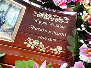 �uHappy Wedding�A�V�Y�V�w�̖��O�A�������̓��t�v�𒤍������A�����j���p�̃K���X���ʐ^����