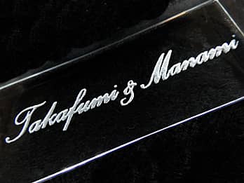 �z���C�g�f�[�̃v���[���g�p�̃L�[�z���_�[�̃K���X���ɒ��������u�J�b�v���̖��O�v�̃N���[�Y�A�b�v�摜